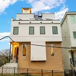 Elevator With Rooftop Hot Tub & Spacious Yard Holiday home Nashville