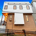 Holiday home Elevator With Rooftop Hot Tub & Spacious Yard