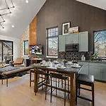 The Modern Cowboy - Hot Tub & Rooftop On Music Row Nashville
