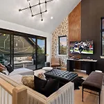 The Modern Cowboy - Hot Tub & Rooftop On Music Row *