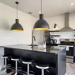 The Carter By Avantstay 2Nd Floor Sleeps 48