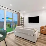 Apartment Huge Private Patio With Games & Skyline Views