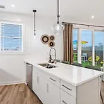 Apartment Huge Private Patio With Games & Skyline Views