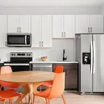 True Hue - Private Patio - Mins To Broadway