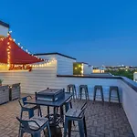 Holiday home Rooftop Fire Pit + River Views 4br Sleeps 12 *