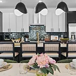 Skyline Views Hot Tub Fire Pit Grill & Parking