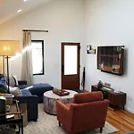 Chic Music Retreat & Holiday home *