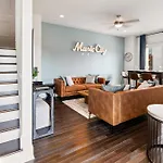 Argyle Rooftop Retreat *