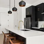 Modern Palette - Private Patio - Mins To Broadway
