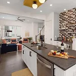 King 3br Retreat & 2-car Garage East Holiday home Nashville