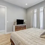 Rooftop Fire Pit + River Views 4br Sleeps 12 Nashville