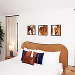Chic Music Retreat & Holiday home *