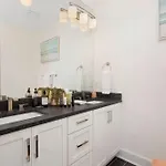 King 3br Retreat & 2-car Garage East Holiday home
