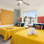 King 3br Retreat & 2-car Garage East Holiday home *