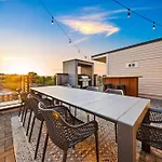 Argyle Rooftop Retreat