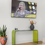 Modern Palette - Private Patio - Mins To Broadway Holiday home