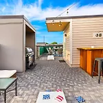 Argyle Rooftop Retreat *
