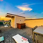 Argyle Rooftop Retreat *