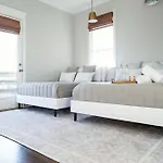 Holiday home Private Pool Game Compound Minutes To Broadway *