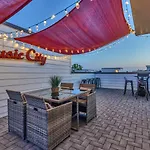 Rooftop Fire Pit + River Views 4br Sleeps 12 Holiday home Nashville