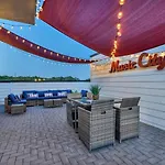 Rooftop Fire Pit + River Views 4br Sleeps 12 Nashville