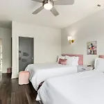 Argyle Rooftop Retreat *