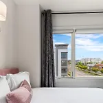 Argyle Rooftop Retreat *