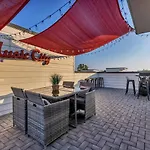 Rooftop Fire Pit + River Views 4br Sleeps 12 Holiday home Nashville