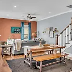 Private Pool Game Compound Minutes To Broadway Holiday home