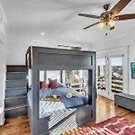 Private Pool Game Compound Minutes To Broadway Holiday home