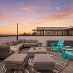 Townhouse With Rooftop & Modern Comfort Nashville