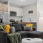 Modern 1br Walk To Gulch And Broadway * Nashville
