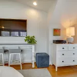 Apartment 1 Mi To Centennial Park, Couple's West End Retreat