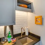 Apartment 1 Mi To Centennial Park, Couple's West End Retreat *