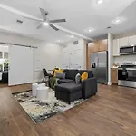 Modern 1br Walk To Gulch And Broadway Apartment