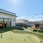 Downtown Views With Rooftop Golf Grill And Firepit Only 8min To Broadway Holiday home *