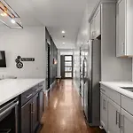 Downtown Views With Rooftop Golf Grill And Firepit Only 8min To Broadway Holiday home Nashville
