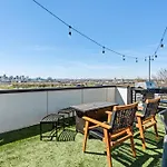 Holiday home Downtown Views With Rooftop Golf Grill And Firepit Only 8min To Broadway *