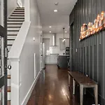 Holiday home Downtown Views With Rooftop Golf Grill And Firepit Only 8min To Broadway