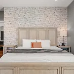 Holiday home Downtown Views With Rooftop Golf Grill And Firepit Only 8min To Broadway *