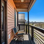 Holiday home Downtown Views With Rooftop Golf Grill And Firepit Only 8min To Broadway *