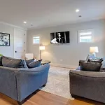 Mesmerize Melrose - 5 Mins To Broadway - Rooftop Deck Holiday home *