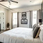 Luxe-cowboy Country-patio Hot Tub-downtown Living Holiday home *