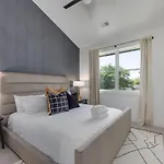 Holiday home Luxe-elevate-modern Luxury-stunning Views
