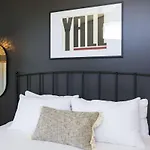 Luxe-elevate-modern Luxury-stunning Views Holiday home