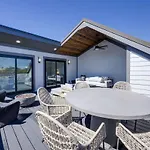 Luxe-elevate-modern Luxury-stunning Views *