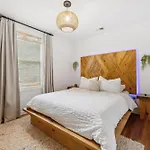 Vibey Unit In Duplex