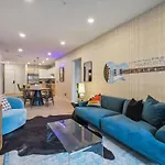Holiday home Hyve - Harmony Strum - Walk To Broadway - Pool & Gym *