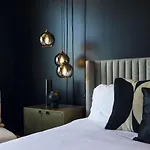 Enchant - Stunning Views - Modern Luxe Holiday home