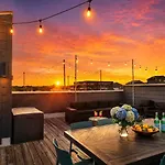 Rooftop Deck 2 Car Garage Near Downtown Nashville